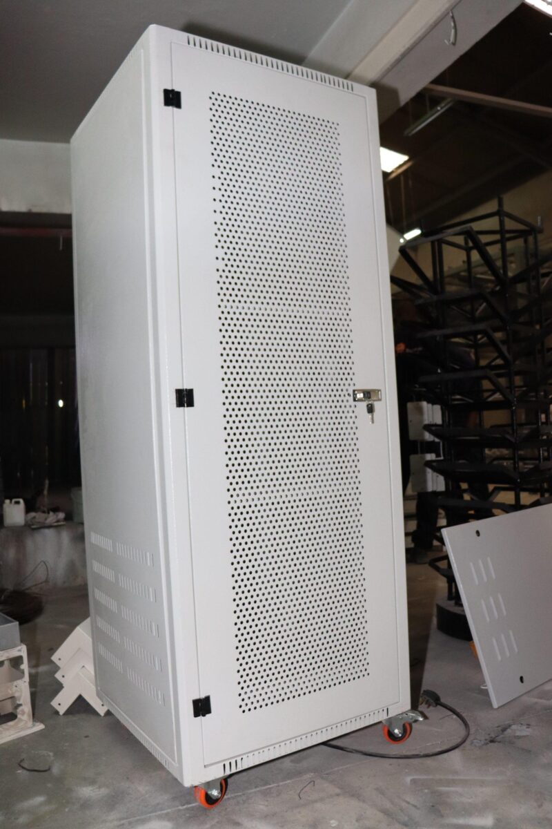 45U Outdoor Data Cabinet – 2100x660x800 mm